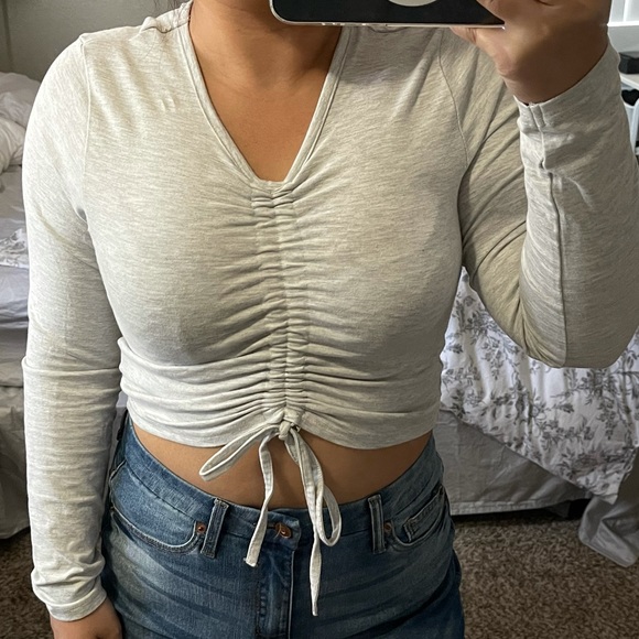 Boohoo Gray Crop Top - Picture 2 of 3